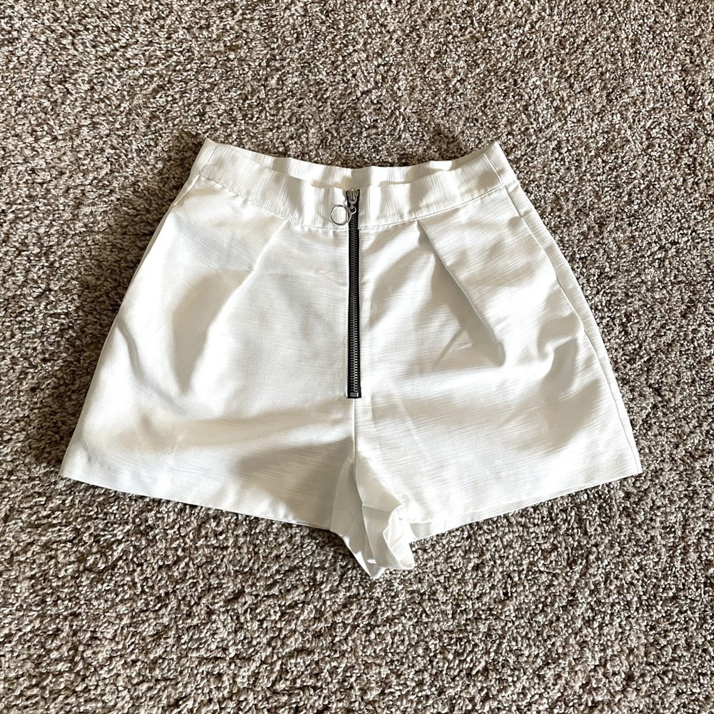 Top Shop White Waist Snatching Shorts 🤍🫧💅🏼